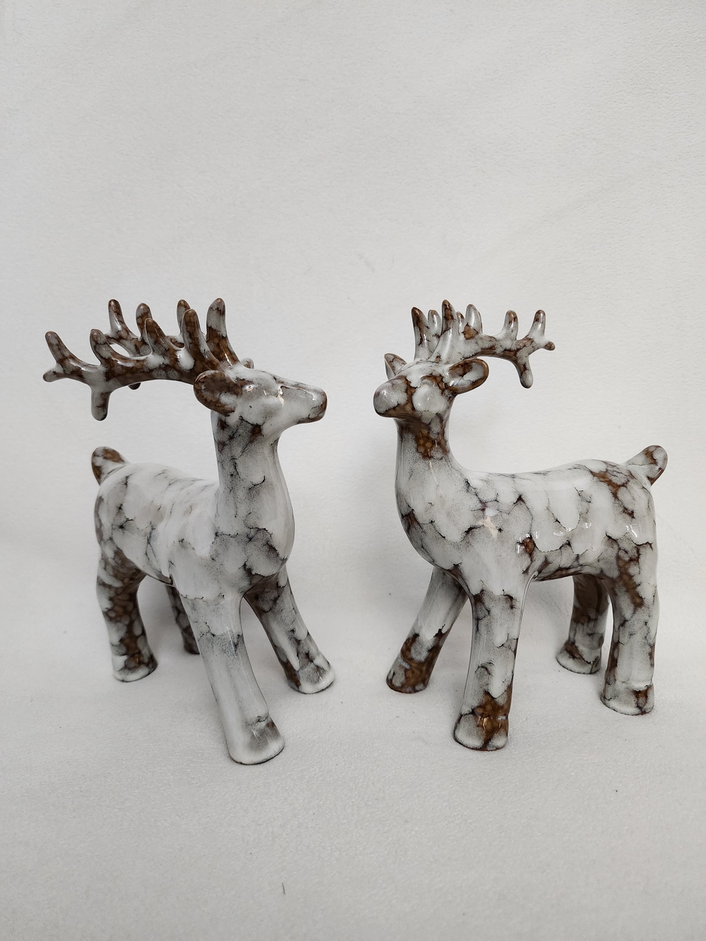 Marble-Effect White and Brown Ceramic Reindeer Pair - TIC TOC VIRAL